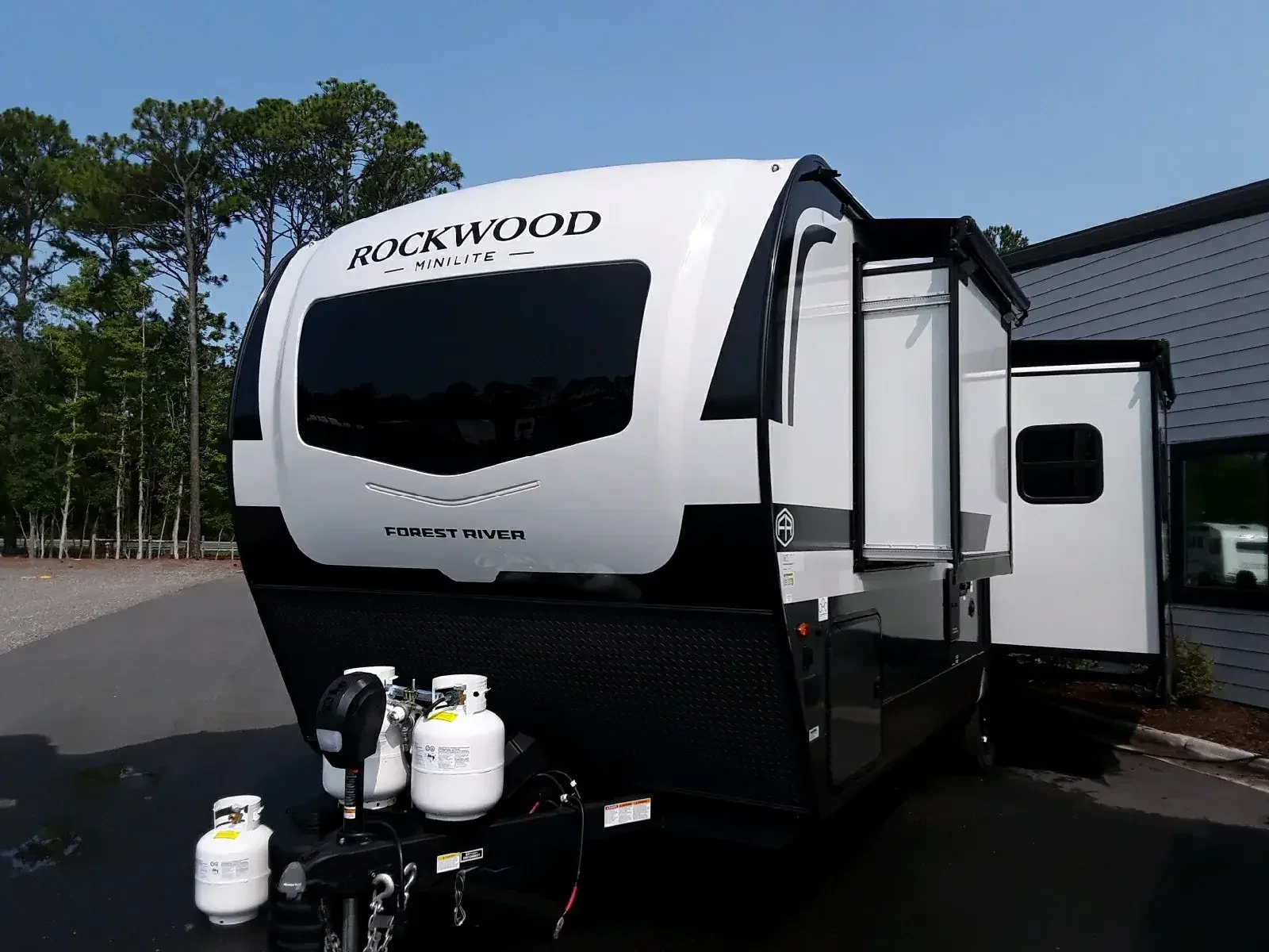 2027 Rockwood ROCKWOOD MINI LITE 2515S exterior