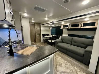 2023 Palomino Puma 32RBFQ photo 3