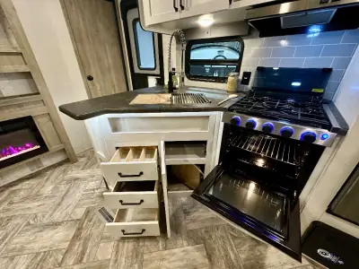 2023 Palomino Puma 32RBFQ photo 12