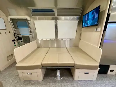 2023 Airstream Flying Cloud 30FB Bunk photo 16