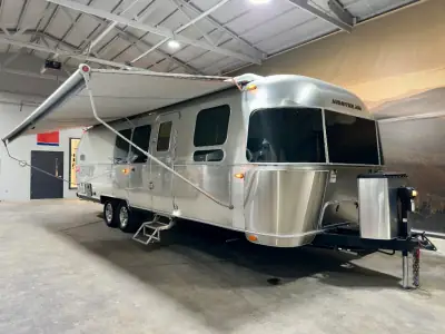 2023 Airstream Flying Cloud 30FB Bunk