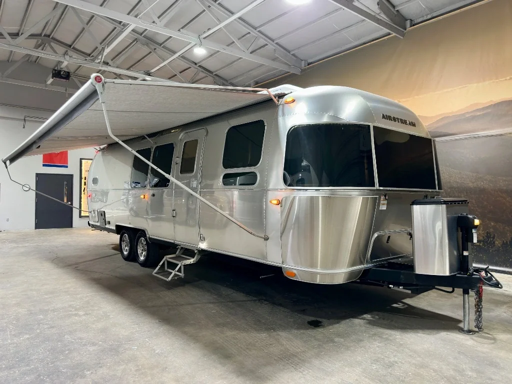 2023 Airstream Flying Cloud 30FB Bunk exterior