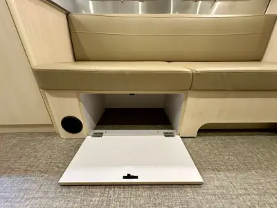 2023 Airstream Flying Cloud 30FB Bunk photo 13