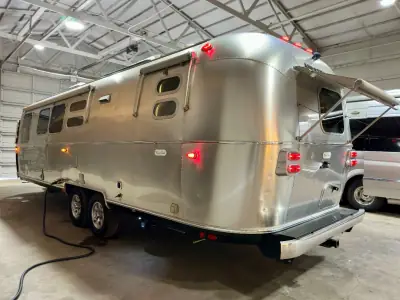 2023 Airstream Flying Cloud 30FB Bunk photo 40
