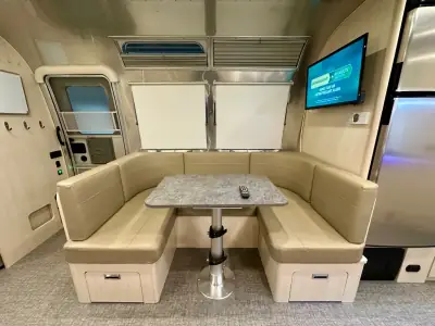 2023 Airstream Flying Cloud 30FB Bunk photo 14