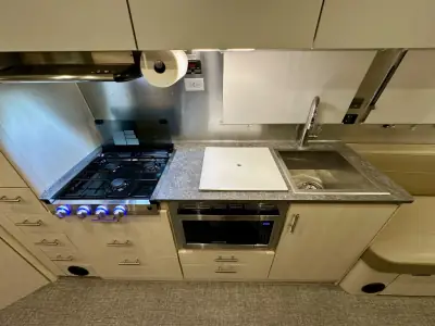 2023 Airstream Flying Cloud 30FB Bunk photo 20