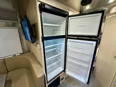 2023 Airstream Flying Cloud 30FB Bunk photo 24