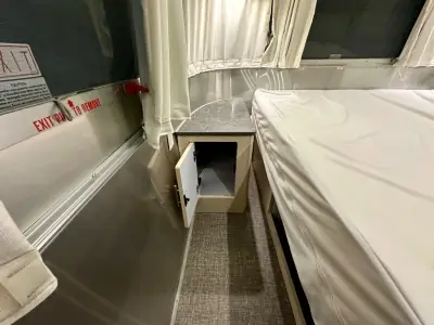 2023 Airstream Flying Cloud 30FB Bunk photo 7