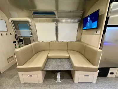2023 Airstream Flying Cloud 30FB Bunk photo 15