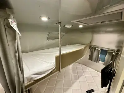 2023 Airstream Flying Cloud 30FB Bunk photo 28