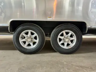 2023 Airstream Flying Cloud 30FB Bunk photo 36