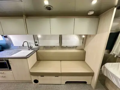 2023 Airstream Flying Cloud 30FB Bunk photo 11