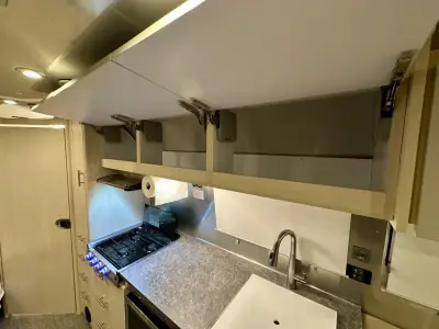 2023 Airstream Flying Cloud 30FB Bunk photo 19