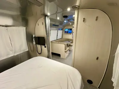 2023 Airstream Flying Cloud 30FB Bunk photo 10