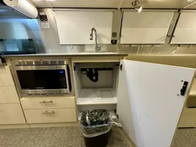 2023 Airstream Flying Cloud 30FB Bunk photo 21