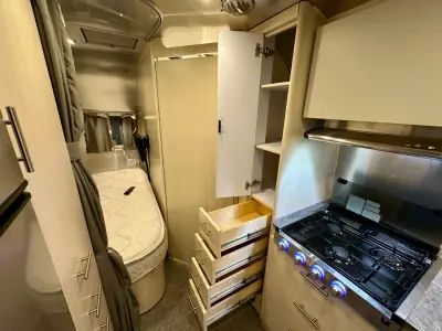 2023 Airstream Flying Cloud 30FB Bunk photo 30