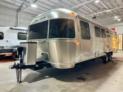 2023 Airstream Flying Cloud 30FB Bunk photo 41