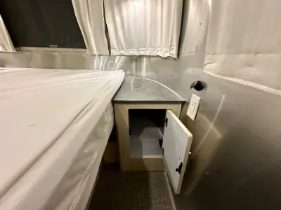 2023 Airstream Flying Cloud 30FB Bunk photo 8