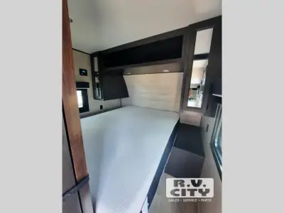 2023 Jayco Jay Flight 242BHSW photo 10