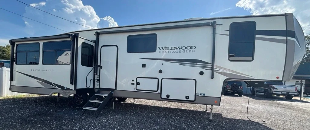 2022 Forest River WILDWOOD HERITAGE GLEN ELITE 34RL exterior
