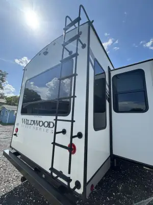 2022 Forest River WILDWOOD HERITAGE GLEN ELITE 34RL photo 4
