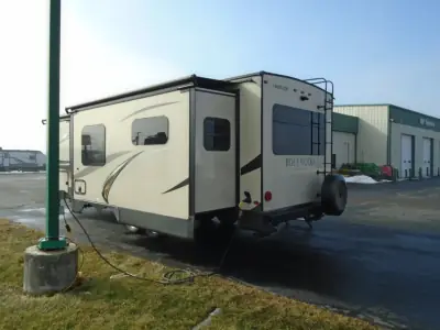 2019 Forest River Rockwood Ultra Lite 2604WS photo 5