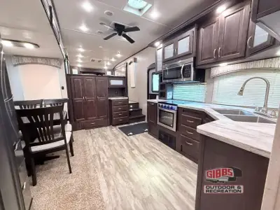 2020 Shasta Rvs Phoenix 370FE photo 14