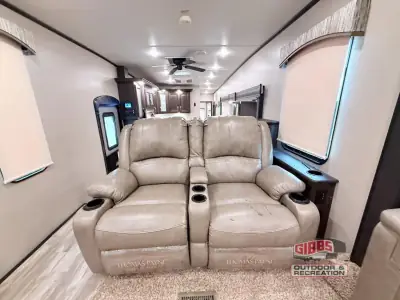 2020 Shasta Rvs Phoenix 370FE photo 10