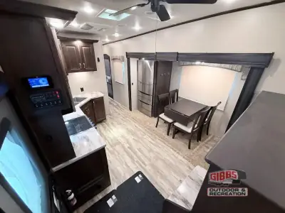 2020 Shasta Rvs Phoenix 370FE photo 13