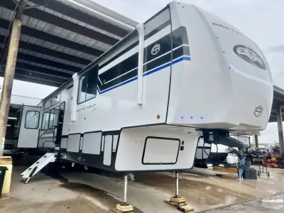 2027 Forest River Cherokee Arctic Wolf 38LEAH.G exterior