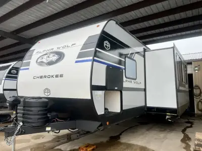 2027 Forest River Cherokee Alpha Wolf 28QBX-L photo 2