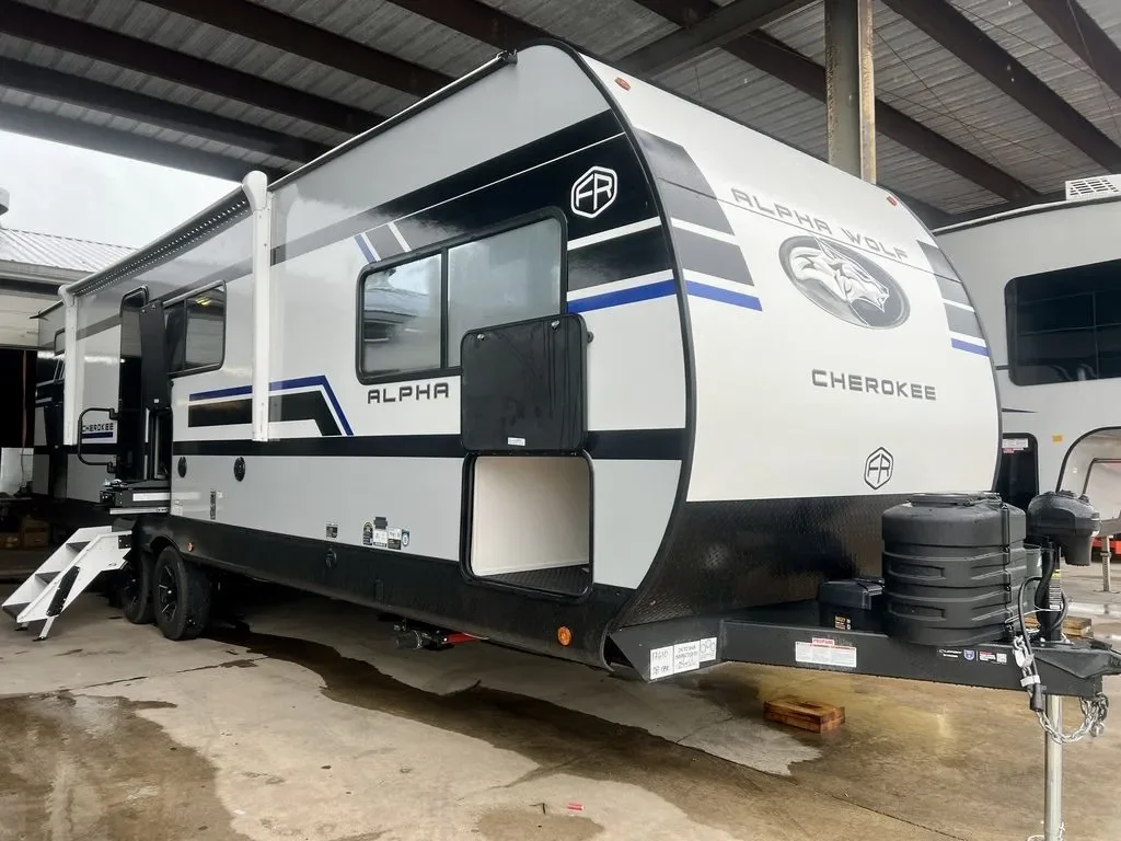 2027 Forest River Cherokee Alpha Wolf 28QBX-L exterior
