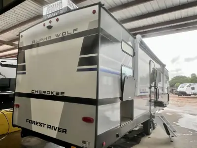 2027 Forest River Cherokee Alpha Wolf 28QBX-L photo 3