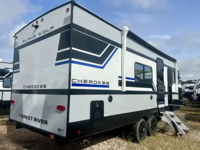 2027 Forest River Cherokee Alpha Wolf 25FKX-L photo 3