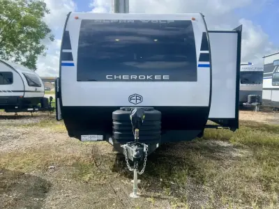 2027 Forest River Cherokee Alpha Wolf 25FKX-L photo 6