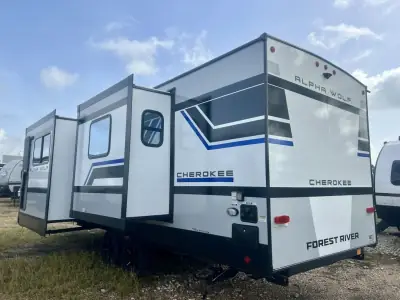 2027 Forest River Cherokee Alpha Wolf 25FKX-L photo 4