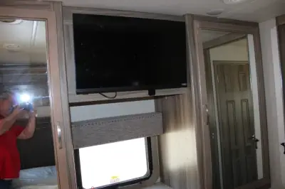 2018 Jayco Seneca 37K photo 28