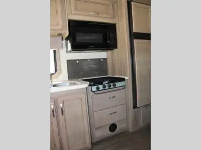 2018 Jayco Seneca 37K photo 16