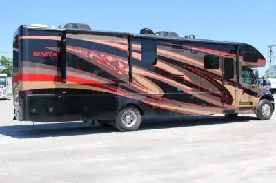 2018 Jayco Seneca 37K photo 4