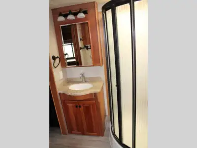 2009 Mandalay Luxury Division Mandalay Class A 43D photo 39
