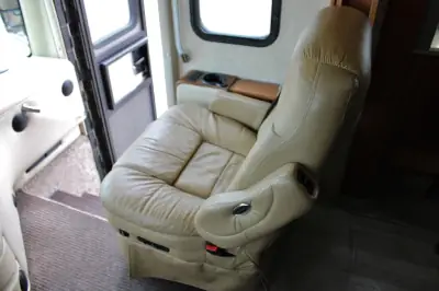 2009 Mandalay Luxury Division Mandalay Class A 43D photo 25