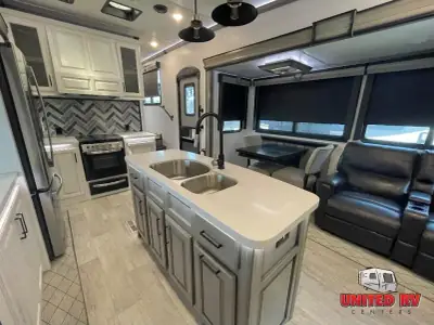 2022 Keystone Montana Legacy 3231CK photo 11