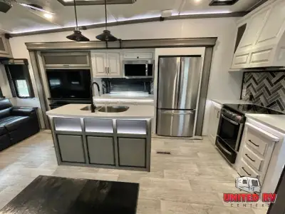 2022 Keystone Montana Legacy 3231CK photo 17