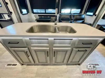 2022 Keystone Montana Legacy 3231CK photo 16
