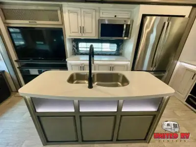 2022 Keystone Montana Legacy 3231CK photo 18