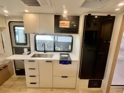 2026 Winnebago Micro Minnie 2108FBS photo 25
