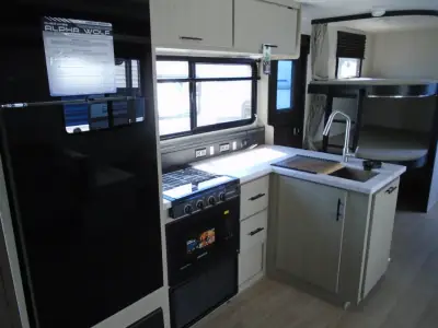 2027 Forest River Cherokee Alpha Wolf 27BHX photo 20