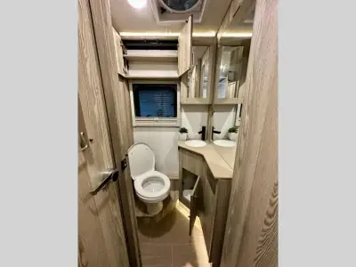2027 Winnebago Navion 24R photo 20