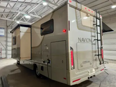 2027 Winnebago Navion 24R photo 38