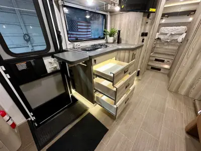 2027 Winnebago Navion 24R photo 14